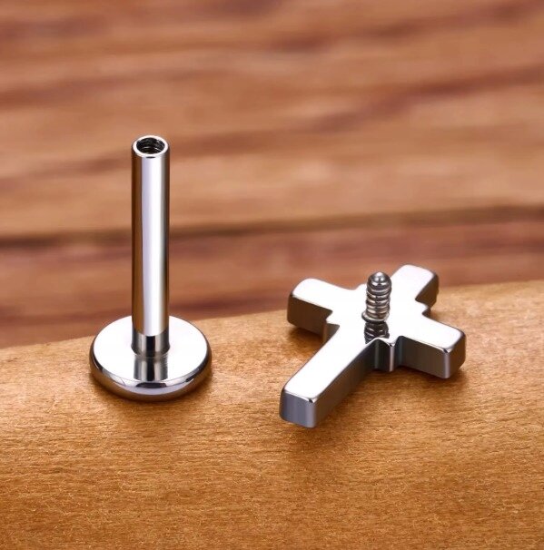 Tytanowy Kolczyk Labret PIERCING Cyrkonie KRZYŻ KRZYŻYK HELIX Lobe (5)