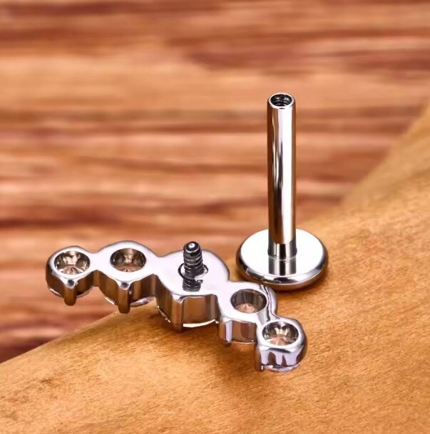 Tytanowy Kolczyk Labret PIERCING z Cyrkoniami HELIX Lobe (3)