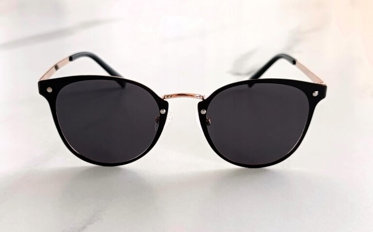 Eleganckie Okulary Przeciwsłoneczne Czarne Złote Unisex UV400 (6)