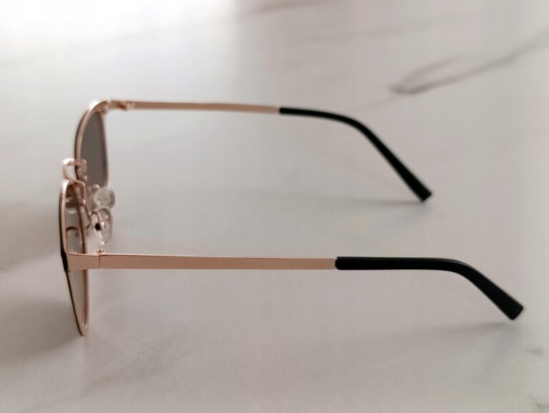 Eleganckie Okulary Przeciwsłoneczne Czarne Złote Unisex UV400 (9)